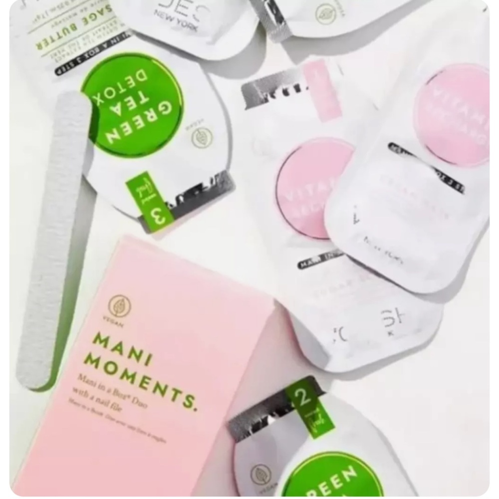 Voesh New York Mani Moments Mani in a Box Duo